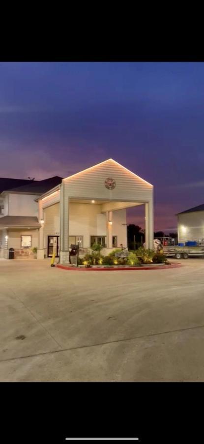 Lone Star Inn And Suites Victoria Exterior photo